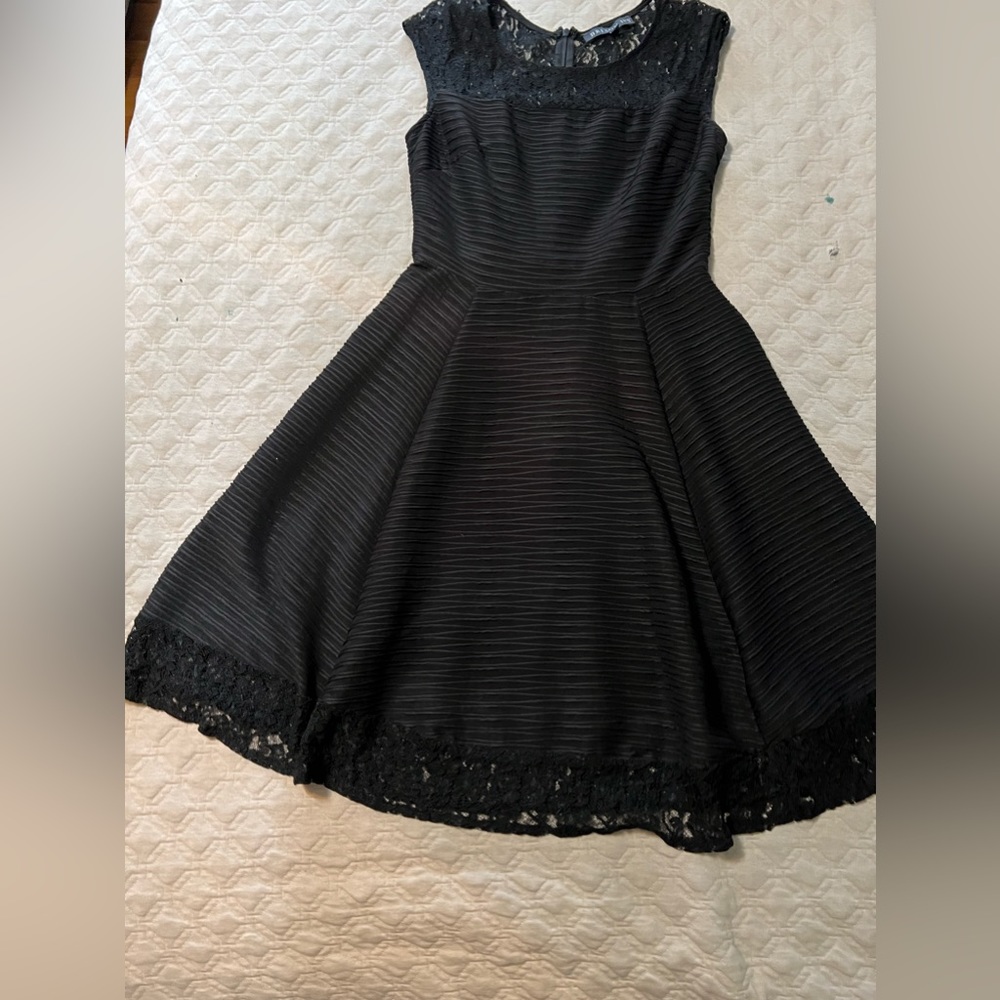 Black A line dress - Picture 3 of 6